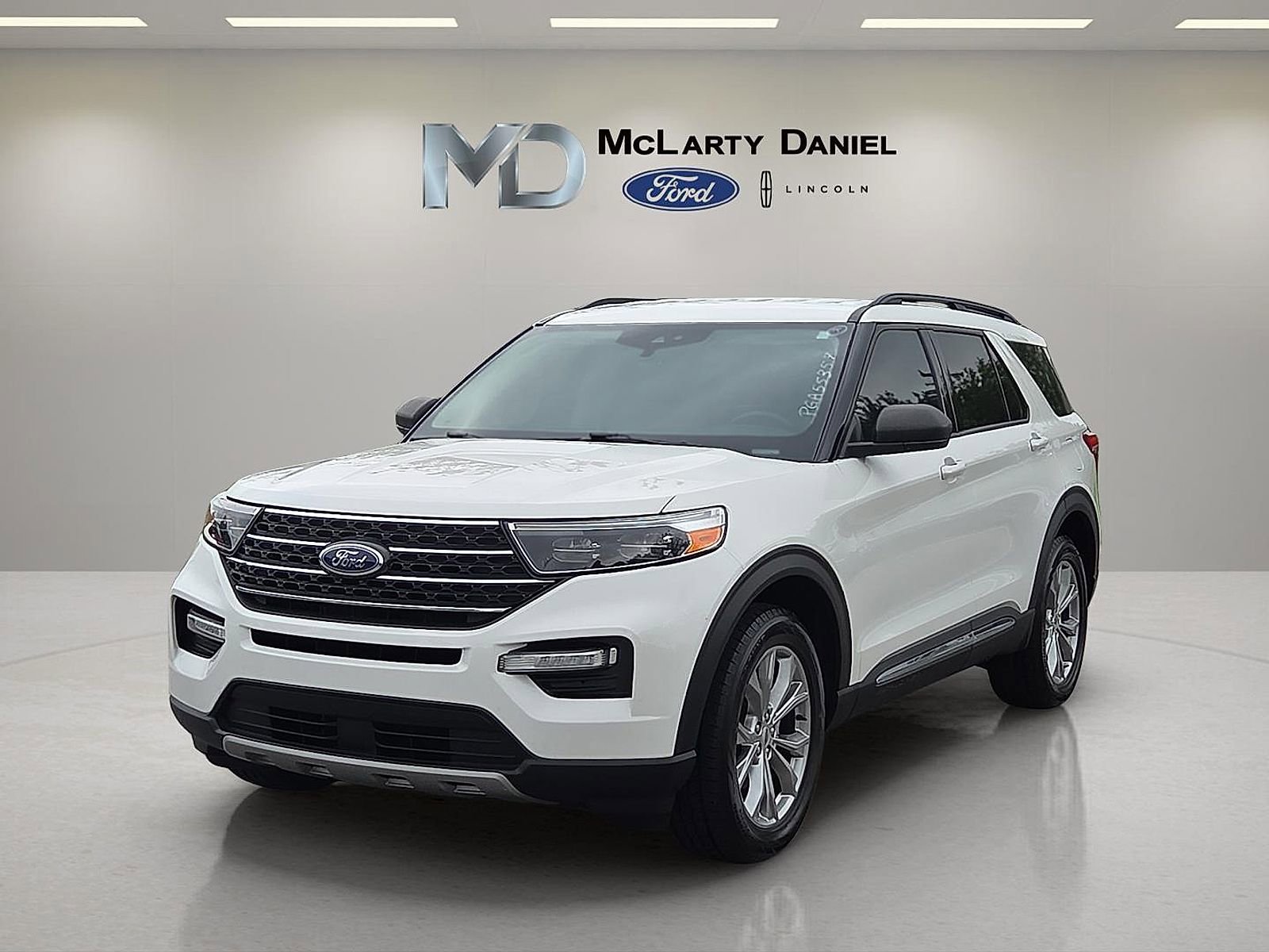 Certified 2023 Ford Explorer XLT w/ Equipment Group 202A AWD/4WD image 2