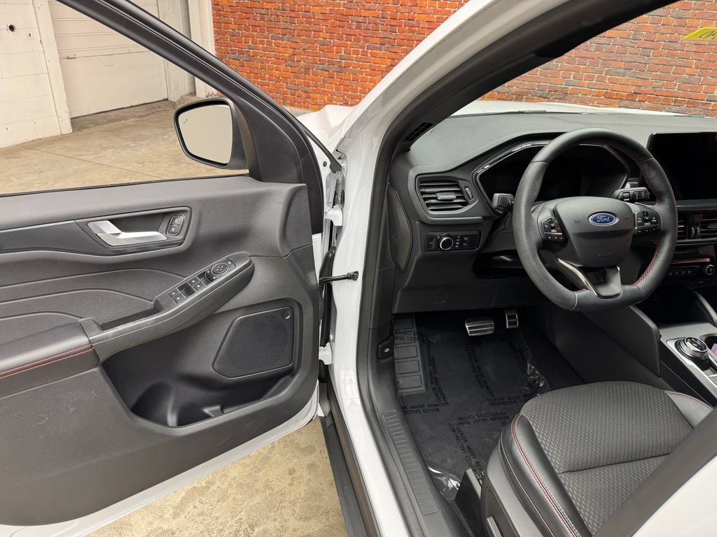 Certified 2023 Ford Escape ST-Line w/ Tech Pack #1 AWD/4WD image 8