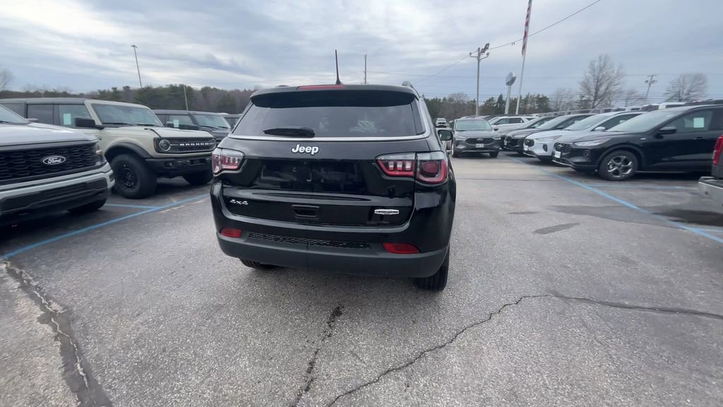 Used 2024 Jeep Compass Latitude AWD/4WD image 17