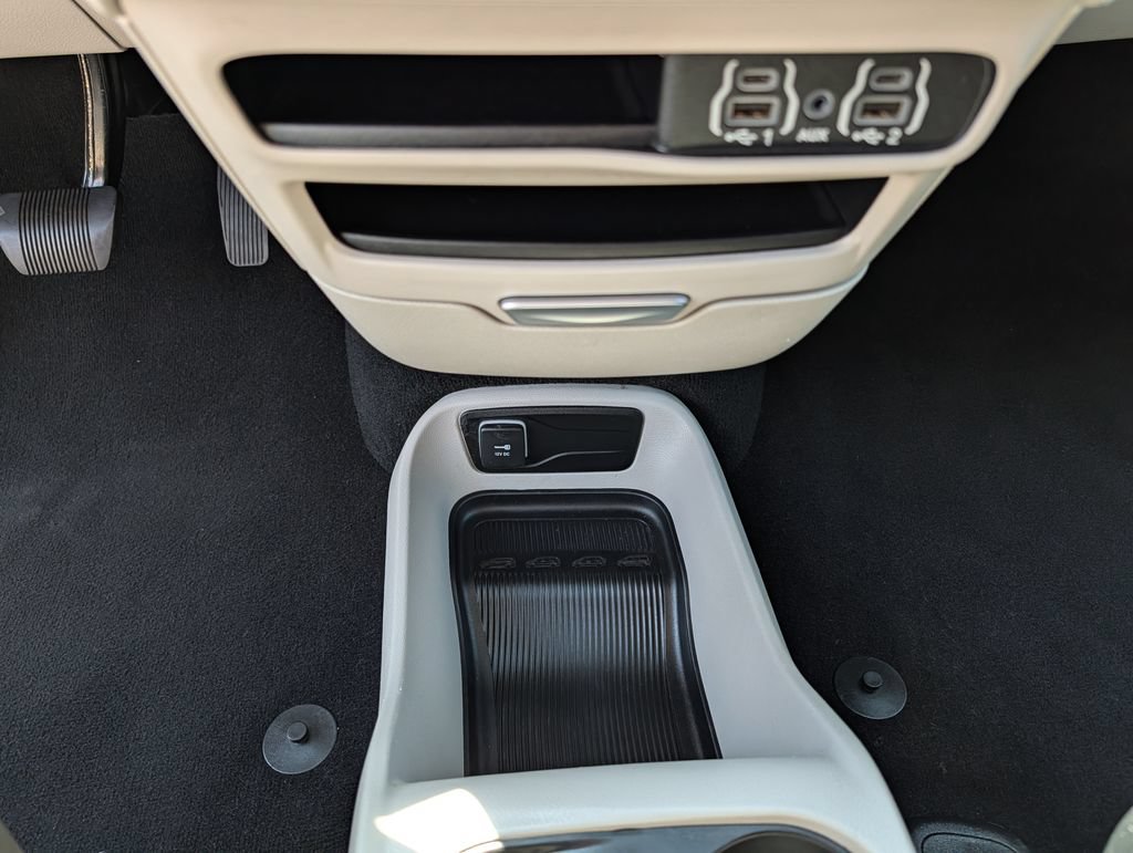 Used 2023 Chrysler Voyager LX FWD image 13