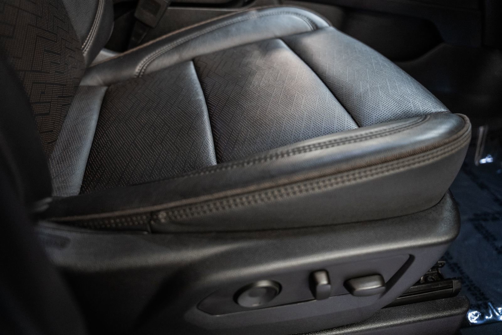 Used 2023 Chevrolet Tahoe High Country image 43