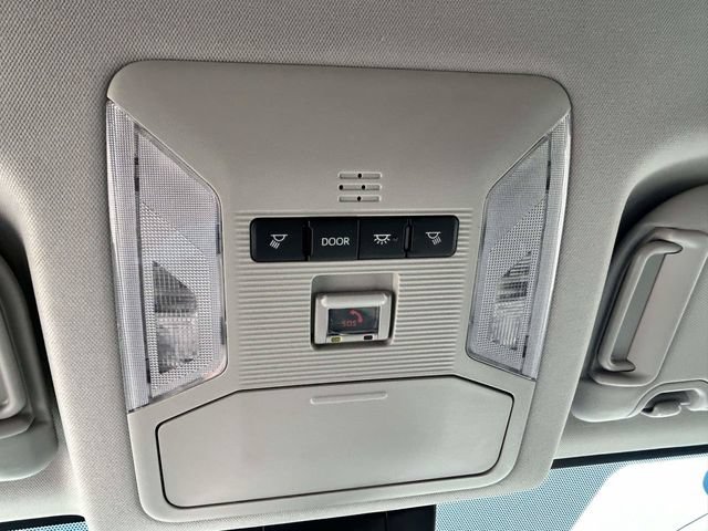 Used 2025 Toyota RAV4 XLE FWD image 10