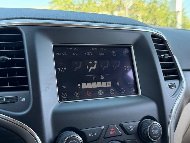 Used 2019 Jeep Grand Cherokee Laredo AWD/4WD image 39