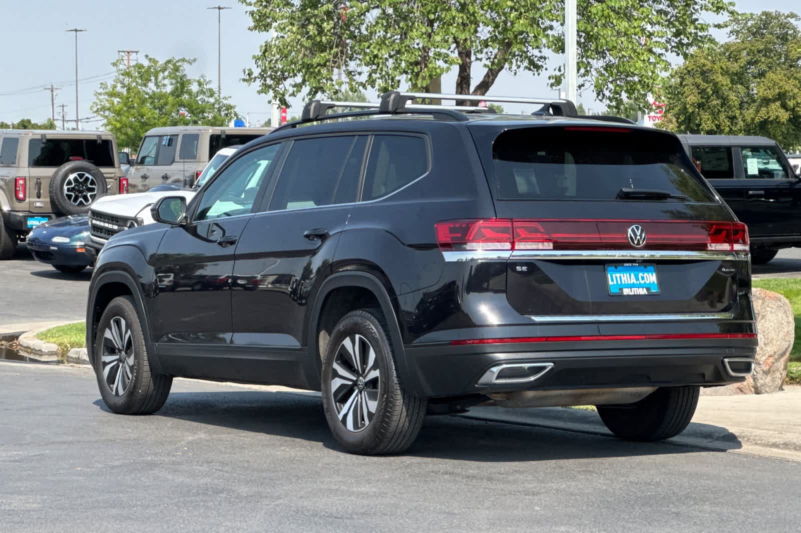 Used 2025 Volkswagen Atlas SE AWD/4WD image 6