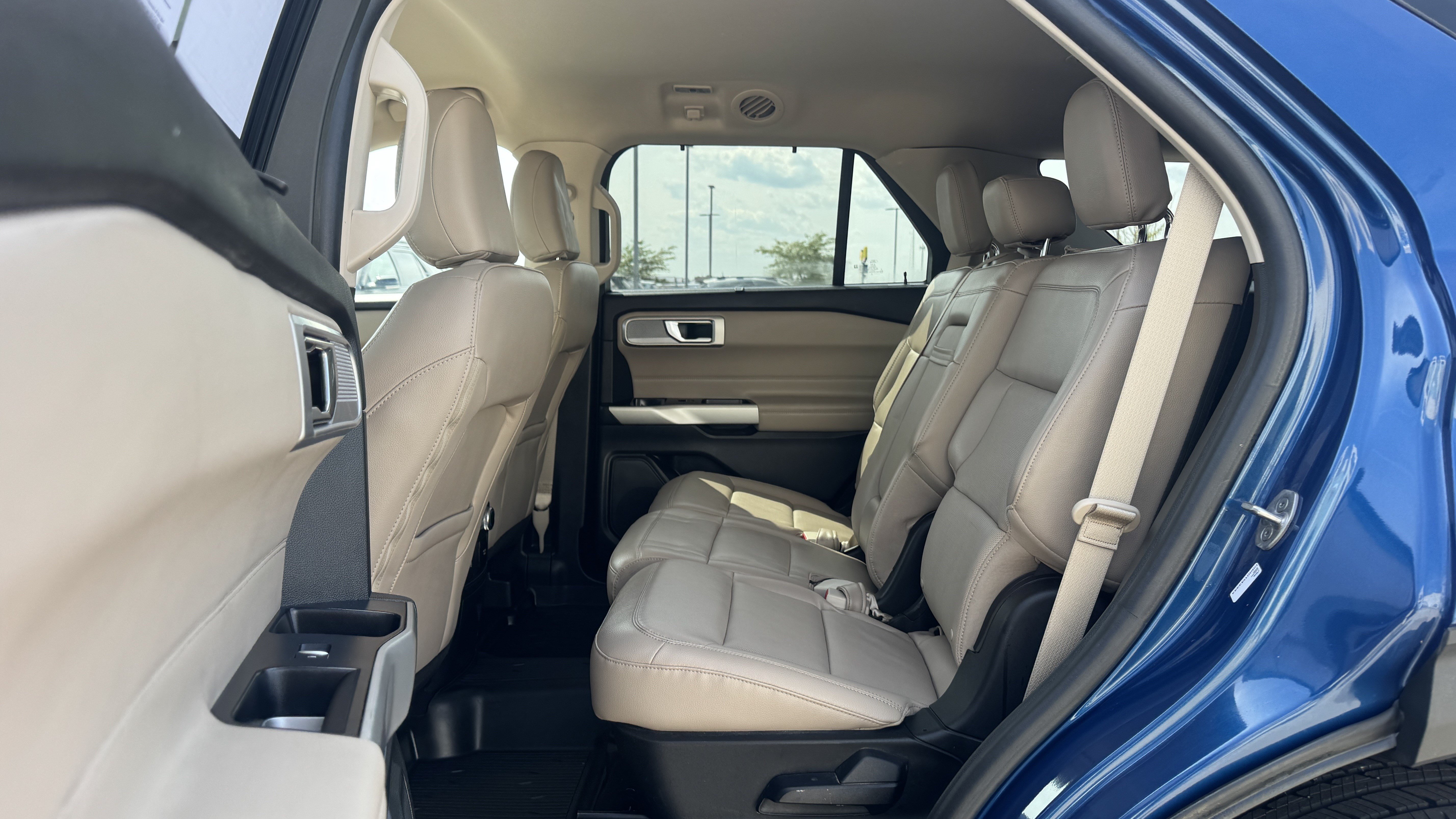 Certified 2022 Ford Explorer Limited w/ Equipment Group 301A AWD/4WD image 19