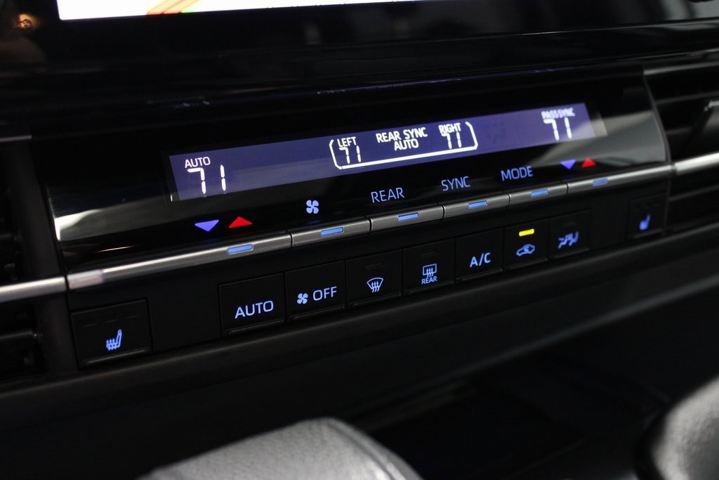 Used 2021 Toyota Sienna XSE w/ XSE Plus Package image 32