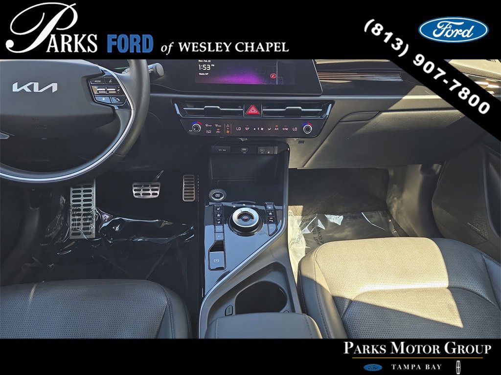Used 2023 Kia Niro SX Touring image 13