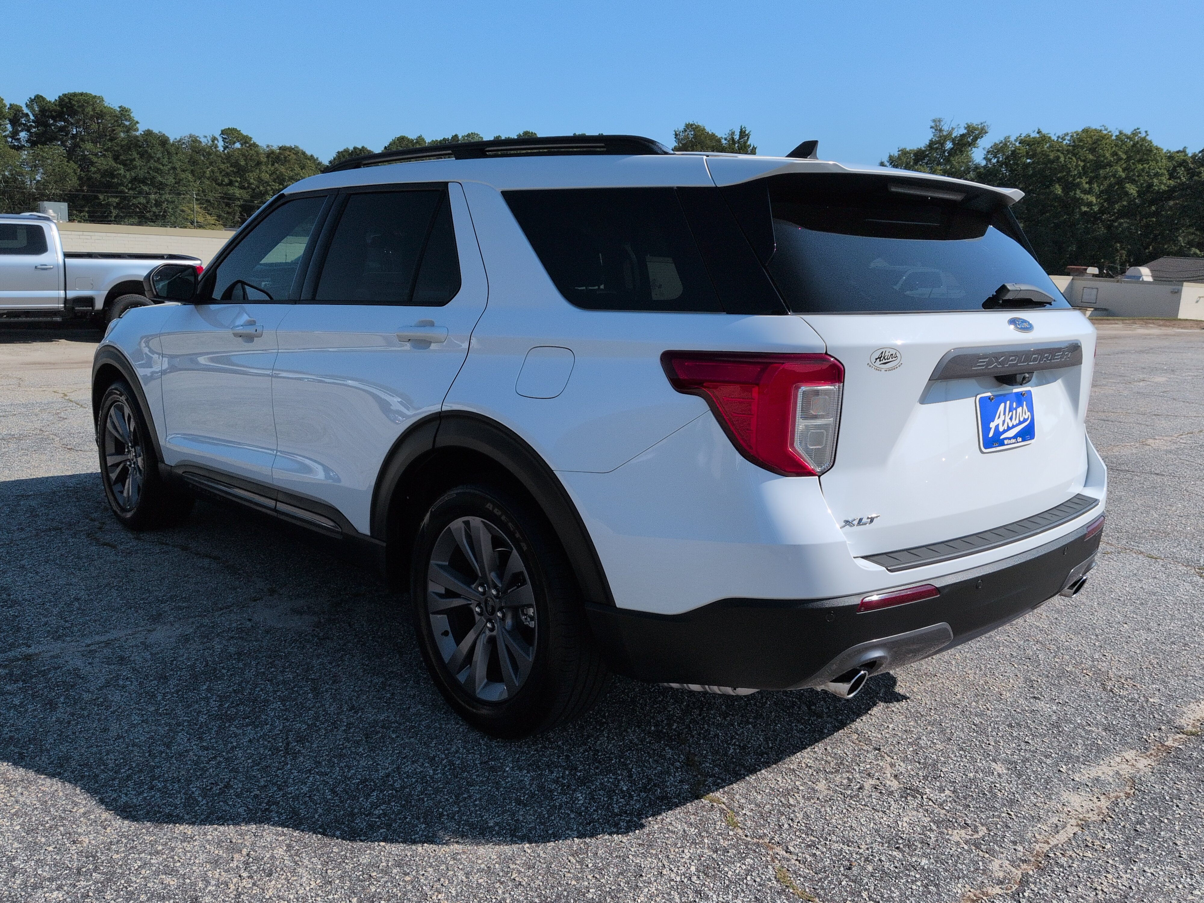 Certified 2021 Ford Explorer XLT w/ Equipment Group 202A RWD image 5