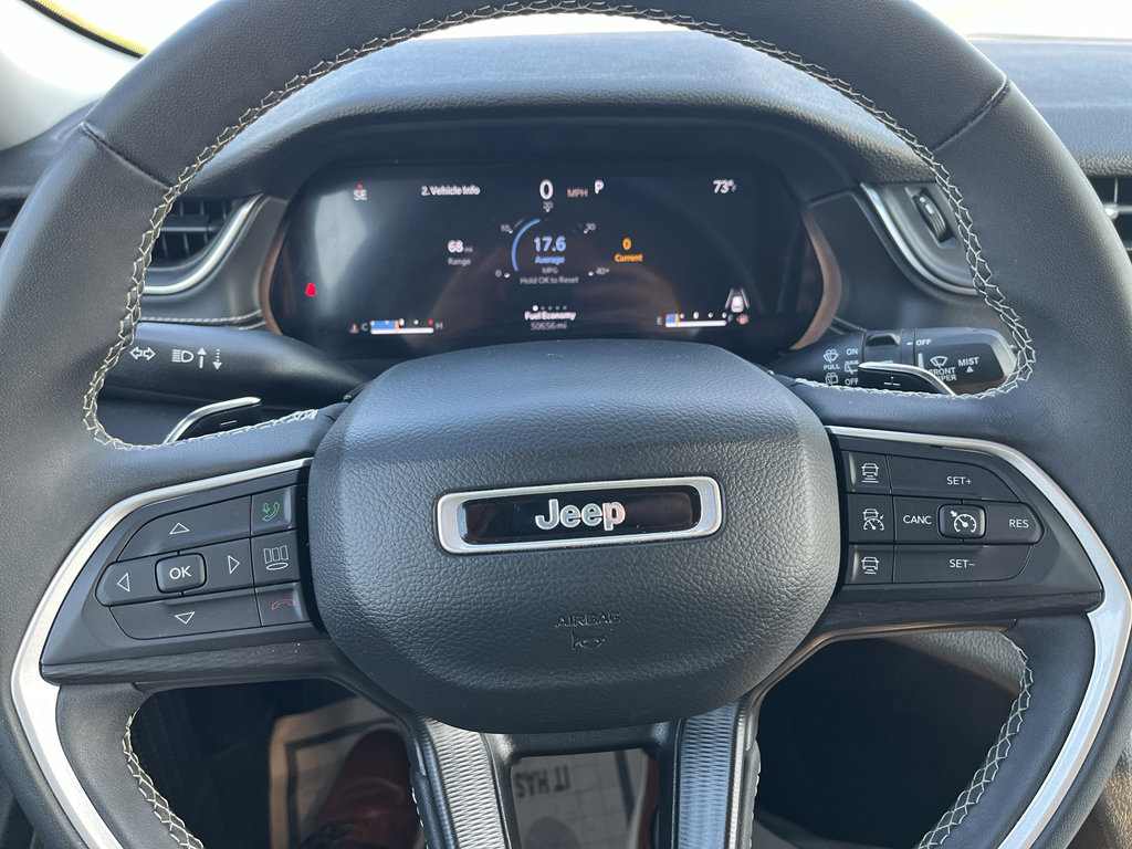 Used 2023 Jeep Grand Cherokee L Laredo image 17