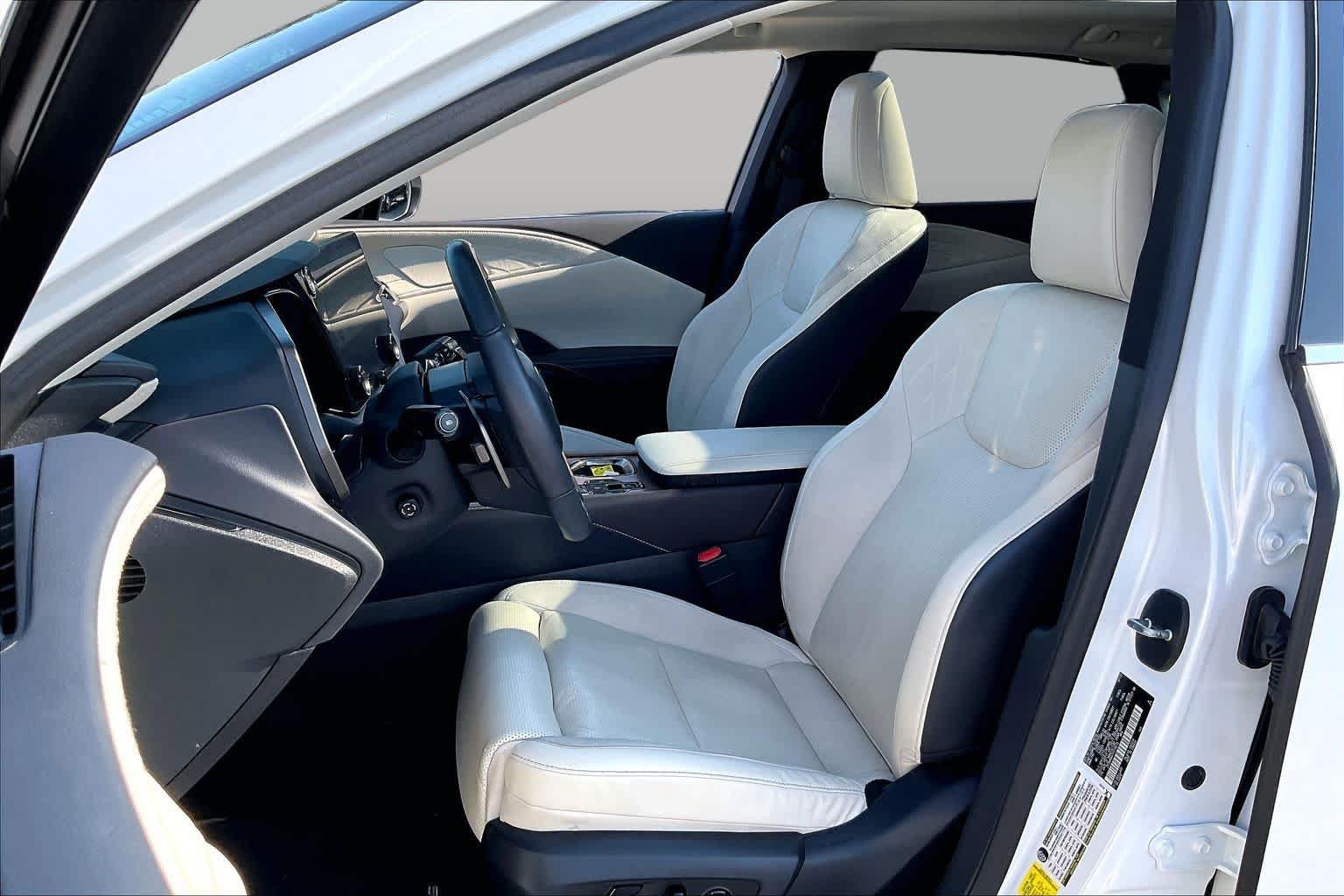 Used 2023 Lexus RX 350 FWD w/ Cold Area Package image 8