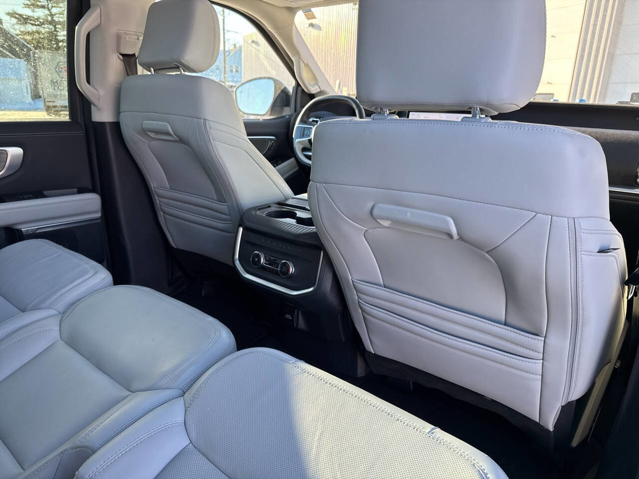 Certified 2025 Ford Expedition Max Platinum image 19