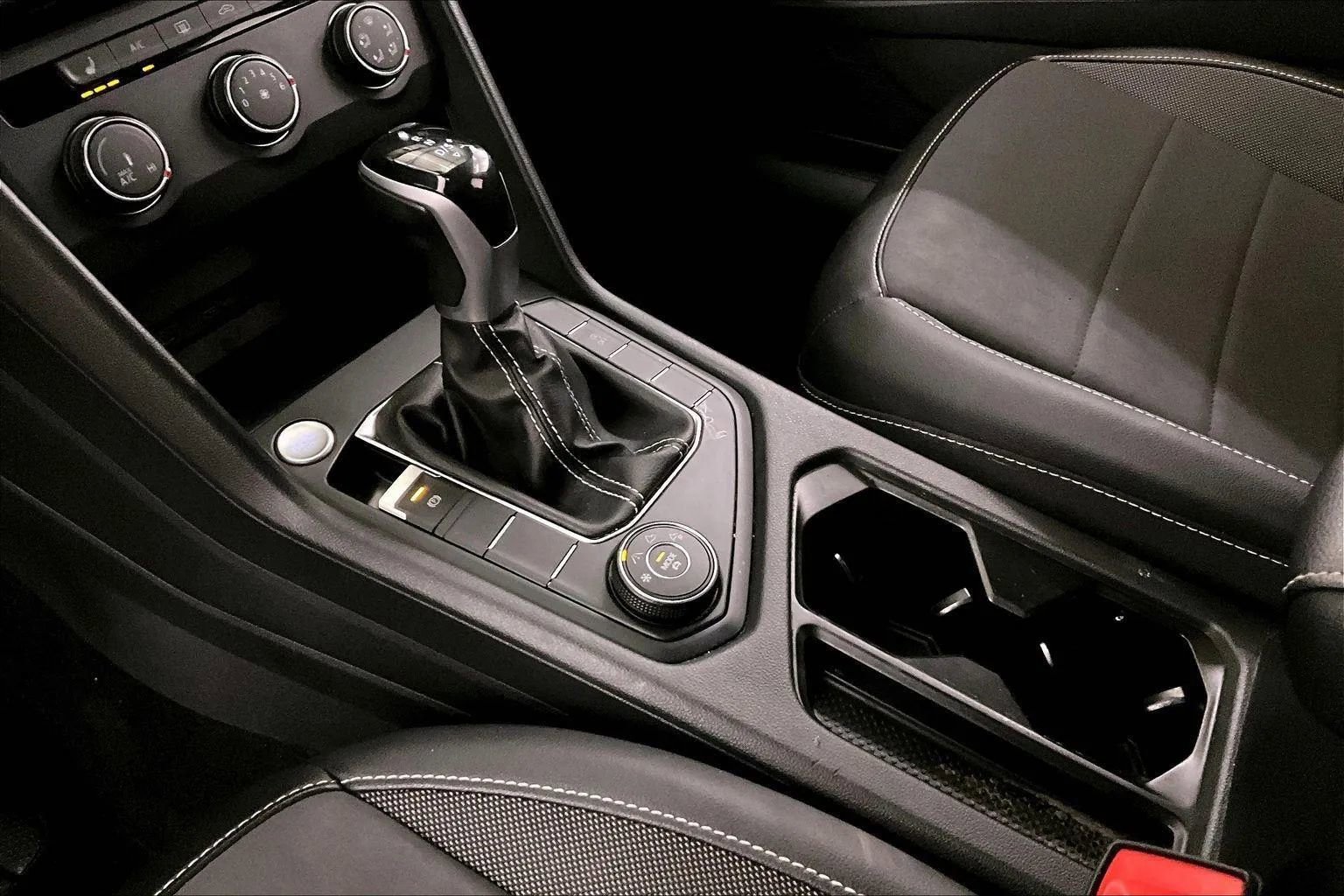 Used 2022 Volkswagen Taos SE image 16