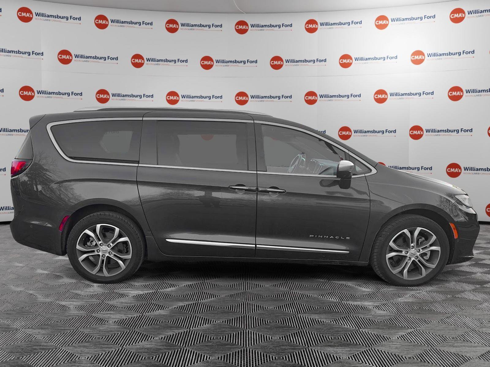 Used 2021 Chrysler Pacifica Pinnacle image 4