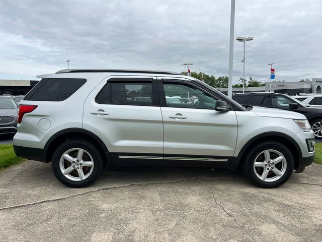 Certified 2017 Ford Explorer XLT w/ Equipment Group 202A AWD/4WD image 9