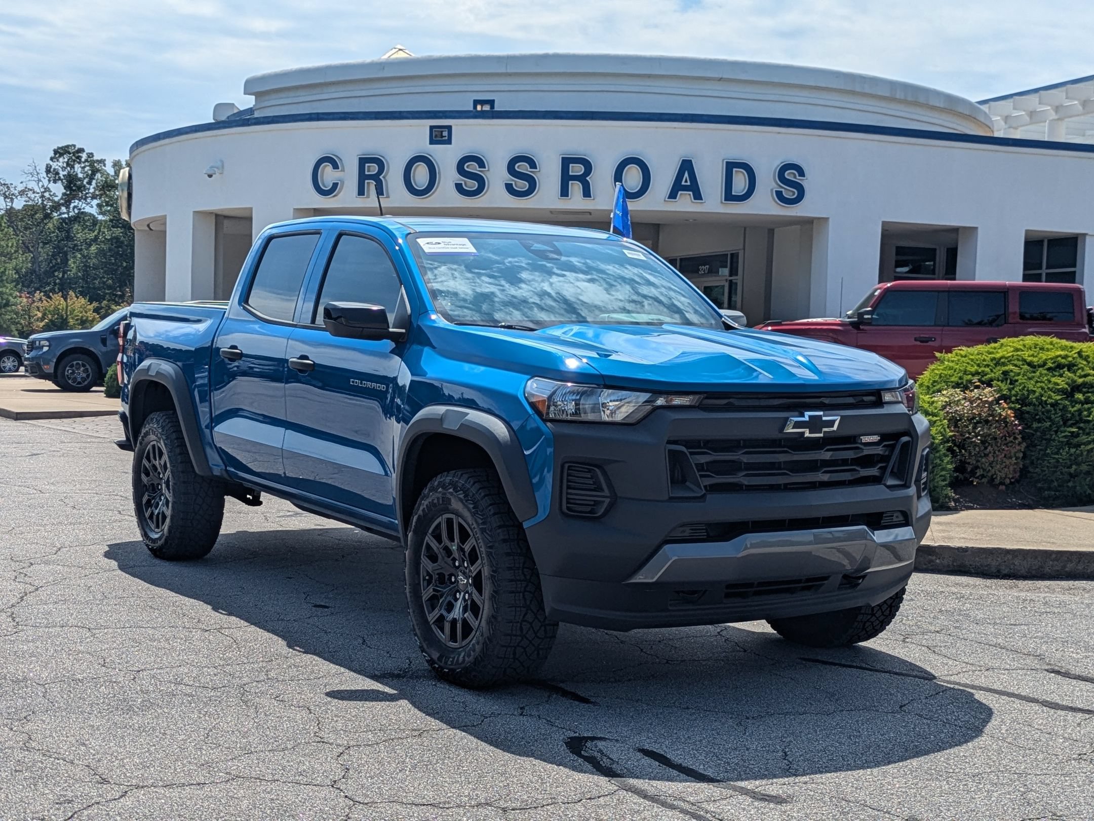 Used 2023 Chevrolet Colorado Trail Boss w/ Advanced Trailering Package AWD/4WD image 1