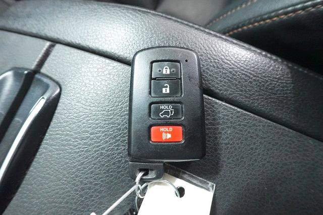 Used 2019 Toyota Highlander XLE AWD/4WD image 23