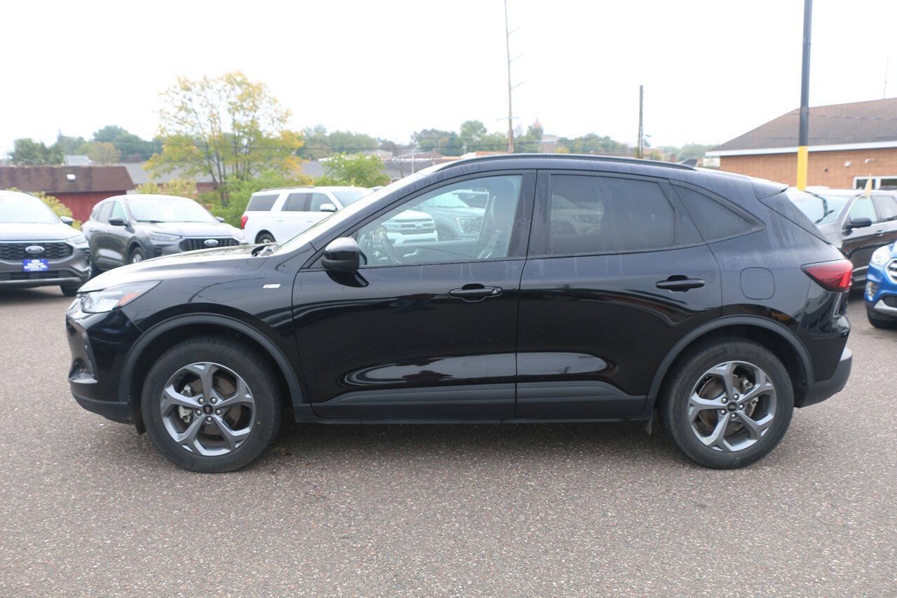 Certified 2025 Ford Escape ST-Line Select AWD/4WD image 8