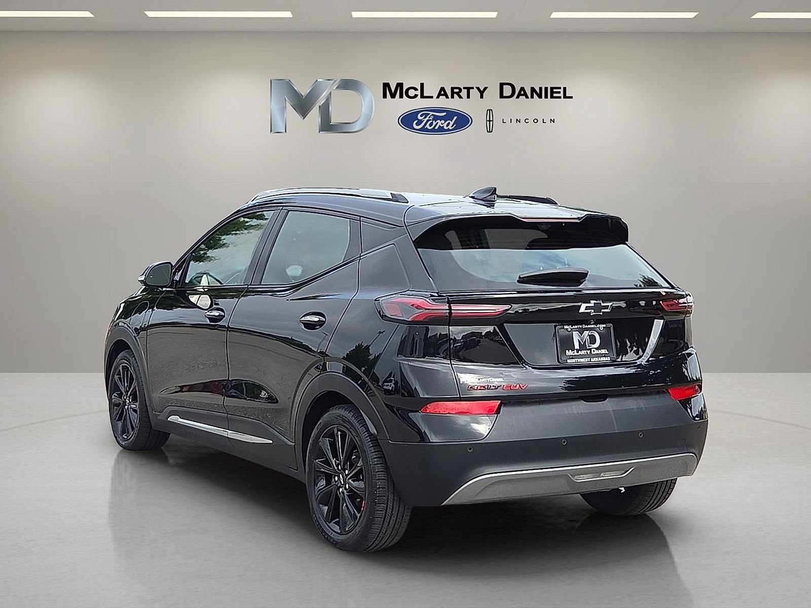 Used 2023 Chevrolet Bolt EUV Premier w/ Sun & Sound Package FWD image 4