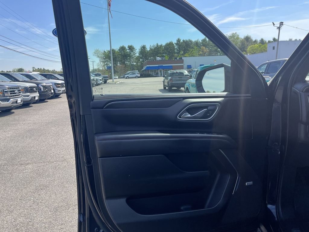 Used 2022 Chevrolet Tahoe RST w/ Luxury Package AWD/4WD image 5