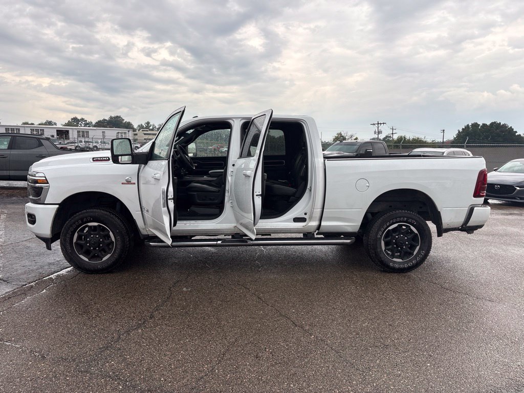 Used 2025 RAM 2500 Laramie AWD/4WD image 4