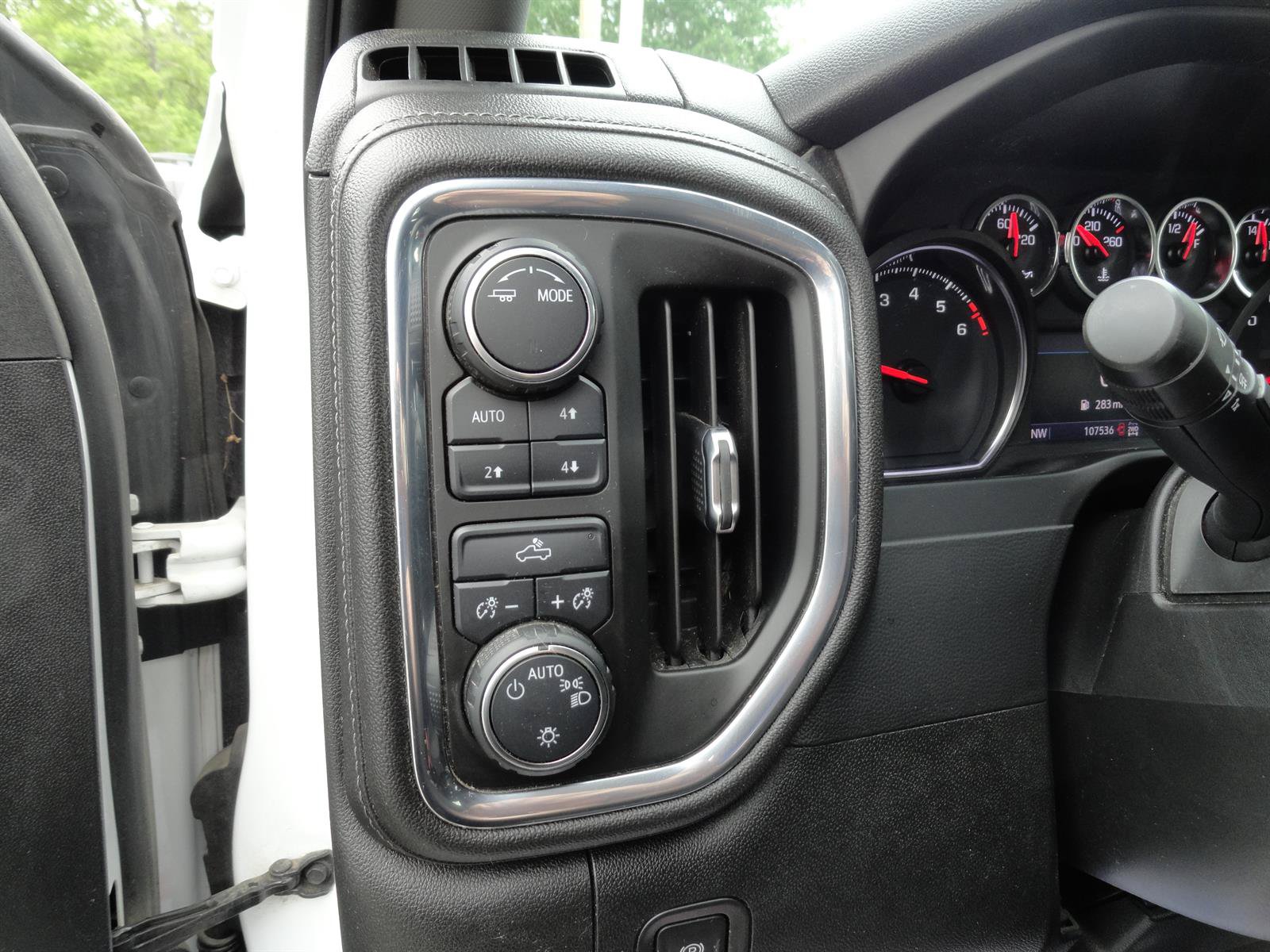 Used 2021 Chevrolet Silverado 1500 LT AWD/4WD image 11