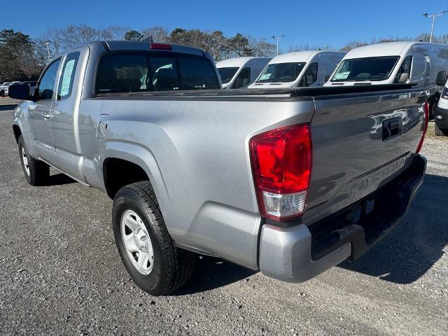 Used 2017 Toyota Tacoma SR image 4