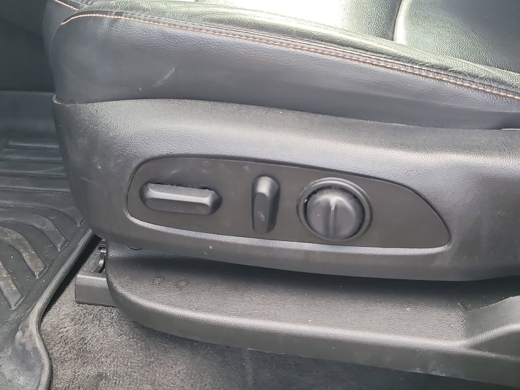 Used 2019 Chevrolet Traverse LT FWD image 20