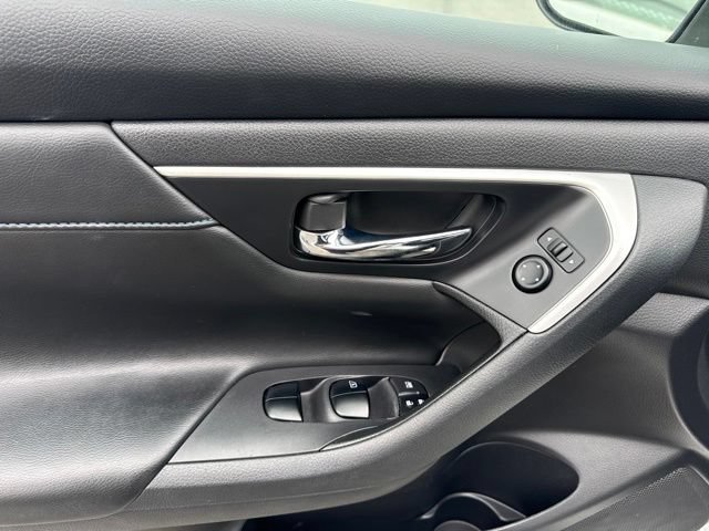 Used 2017 Nissan Altima 2.5 SR w/ Midnight Edition Package FWD image 13