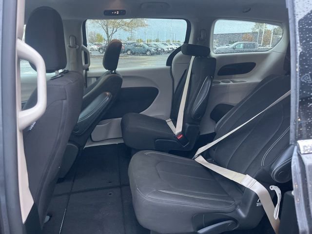 Used 2022 Chrysler Voyager LX image 15