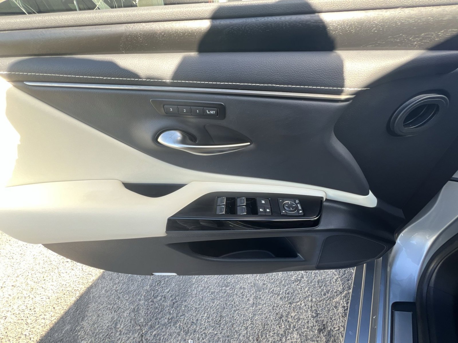 Used 2022 Lexus ES 350 w/ Premium Package image 15