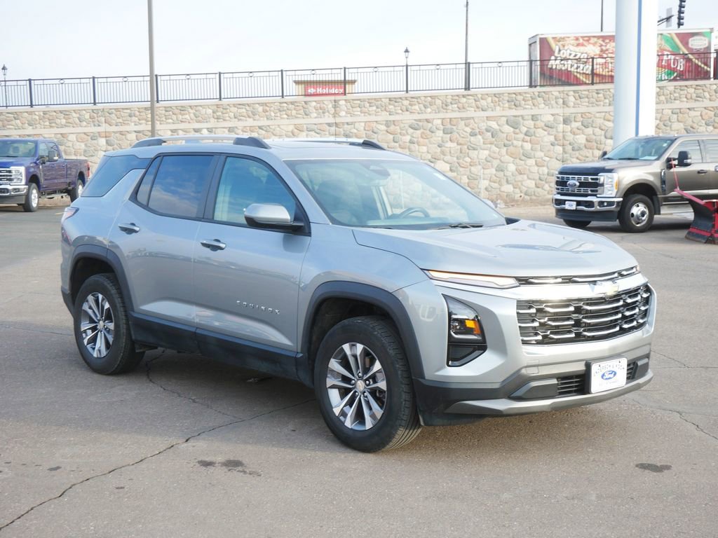 Used 2025 Chevrolet Equinox LT image 3