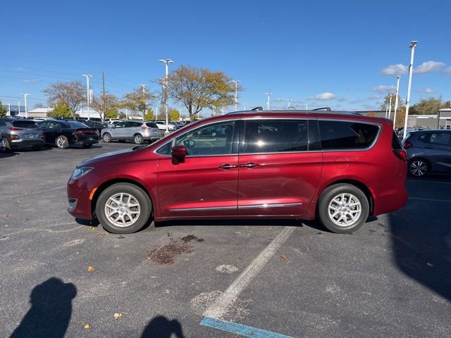 Used 2020 Chrysler Pacifica Touring-L image 2
