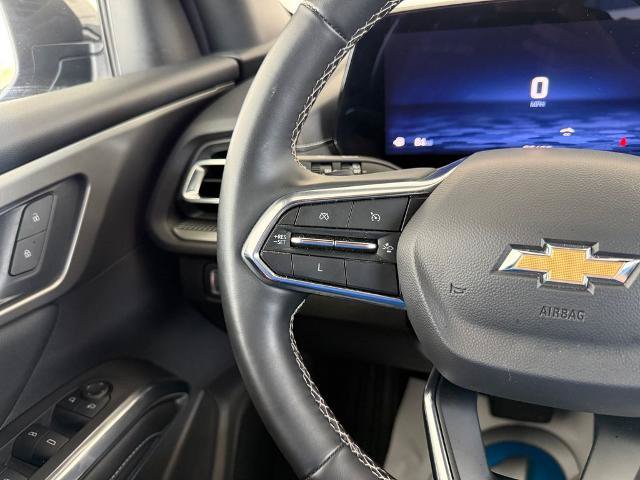 Used 2025 Chevrolet Traverse LT FWD image 13