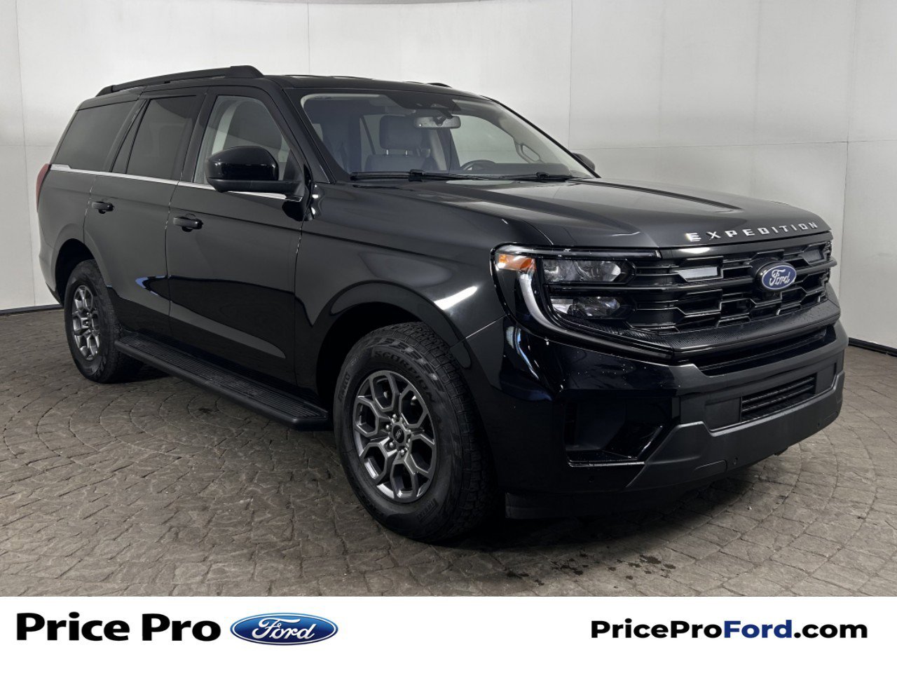 Certified 2025 Ford Expedition Active AWD/4WD image 1