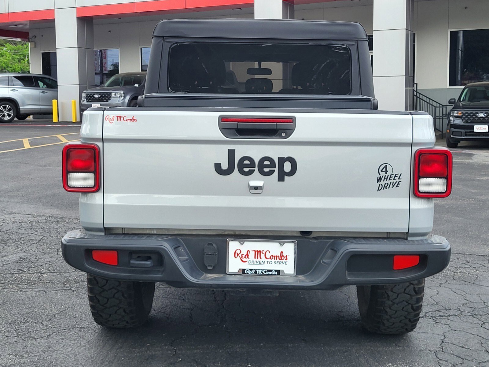 Used 2023 Jeep Gladiator Willys AWD/4WD image 5