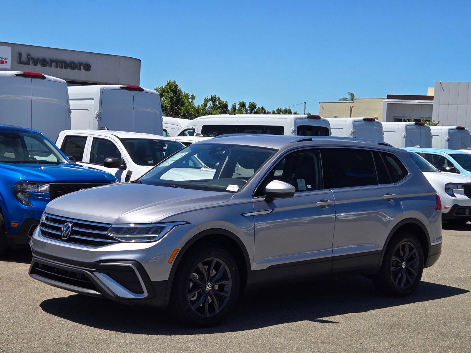 Used 2024 Volkswagen Tiguan SE AWD/4WD image 8