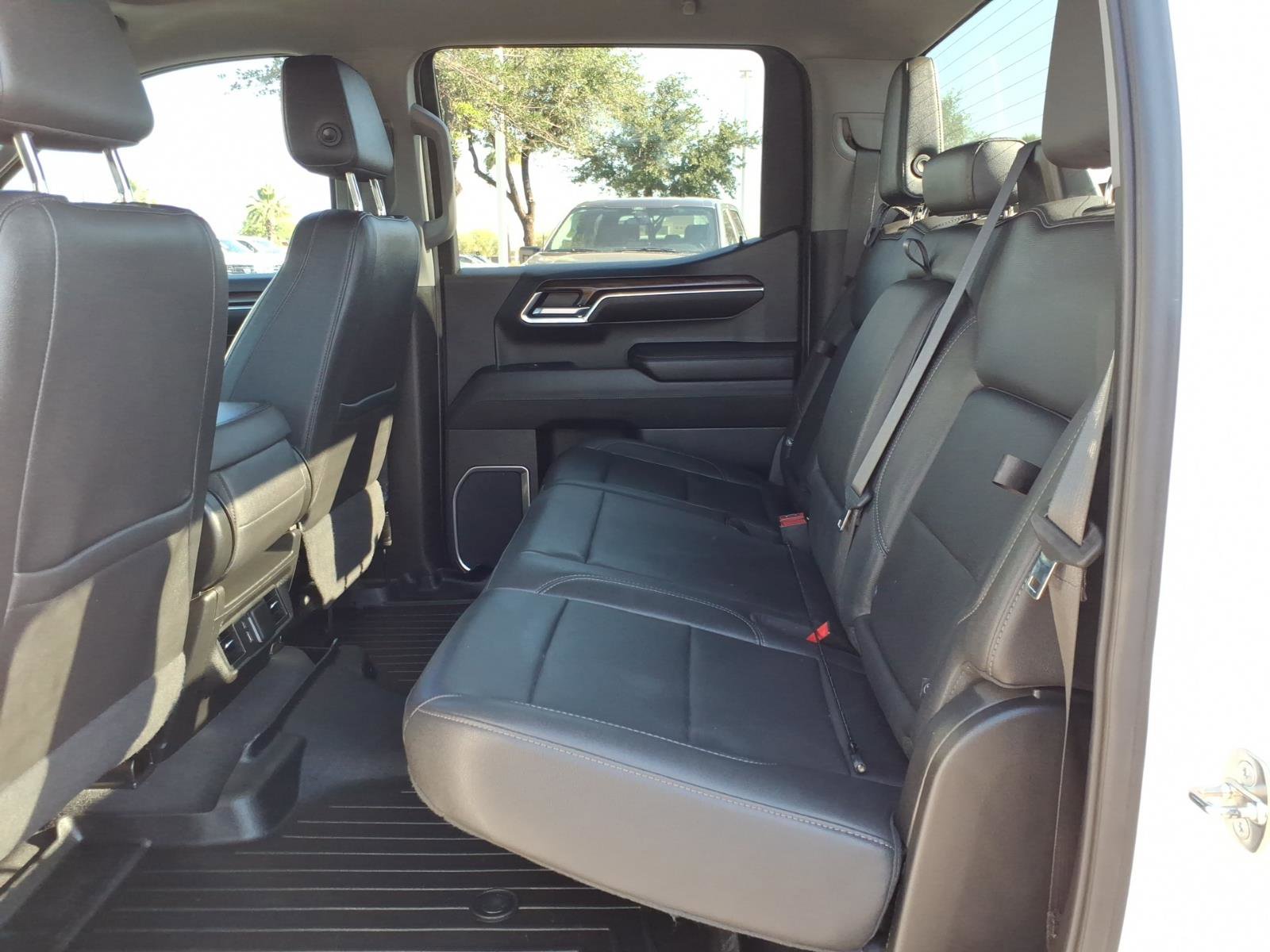 Used 2023 GMC Sierra 1500 SLT w/ X31 Off-Road Package AWD/4WD image 17