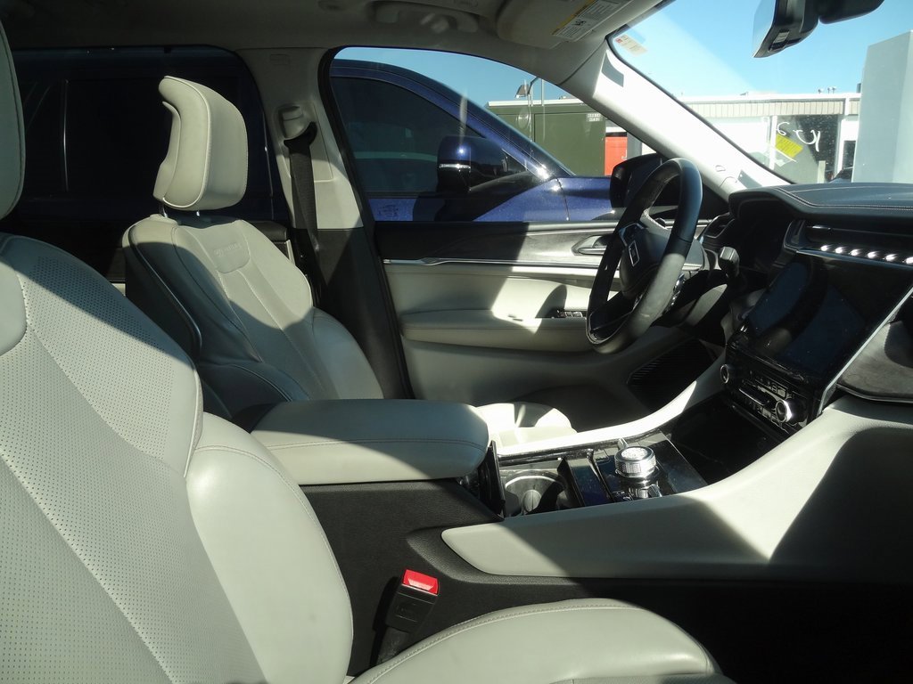 Used 2021 Jeep Grand Cherokee L Overland w/ Advanced Protech Group III image 12