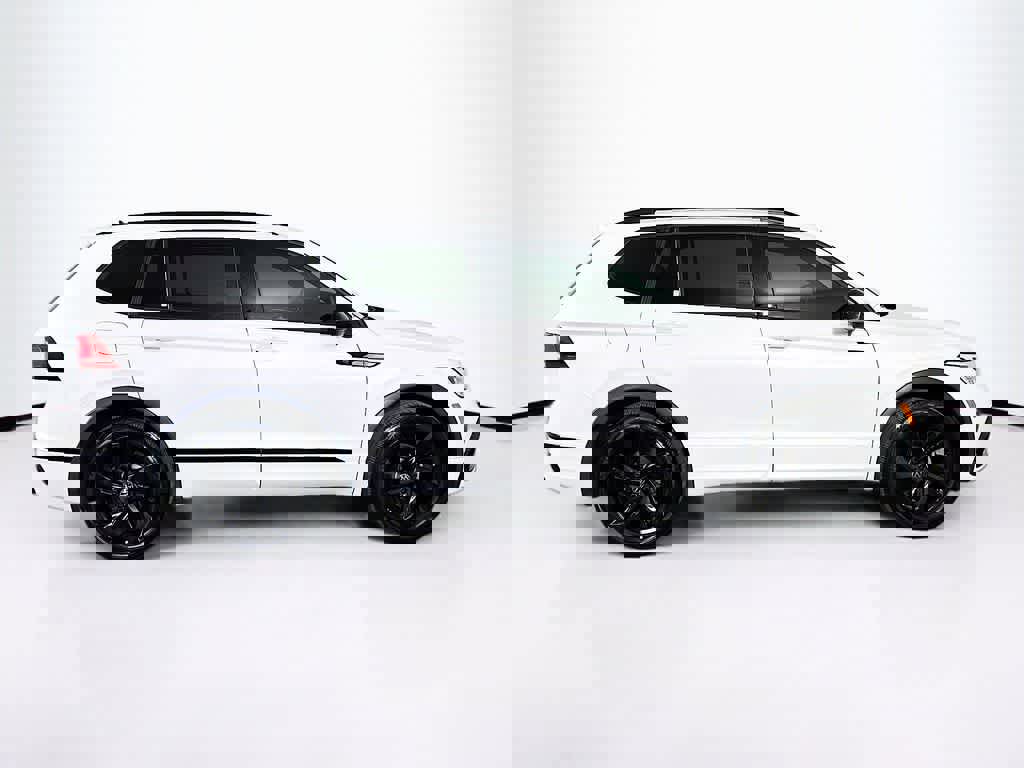 Used 2024 Volkswagen Tiguan SE R-Line image 26