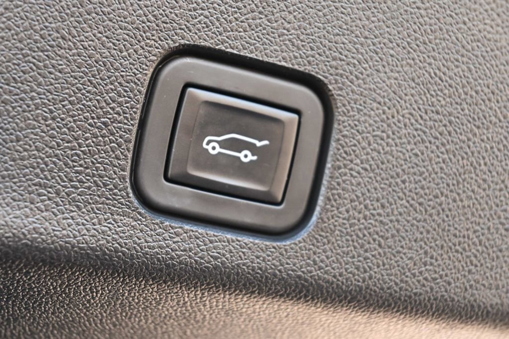 Used 2024 Chevrolet Traverse LS image 14