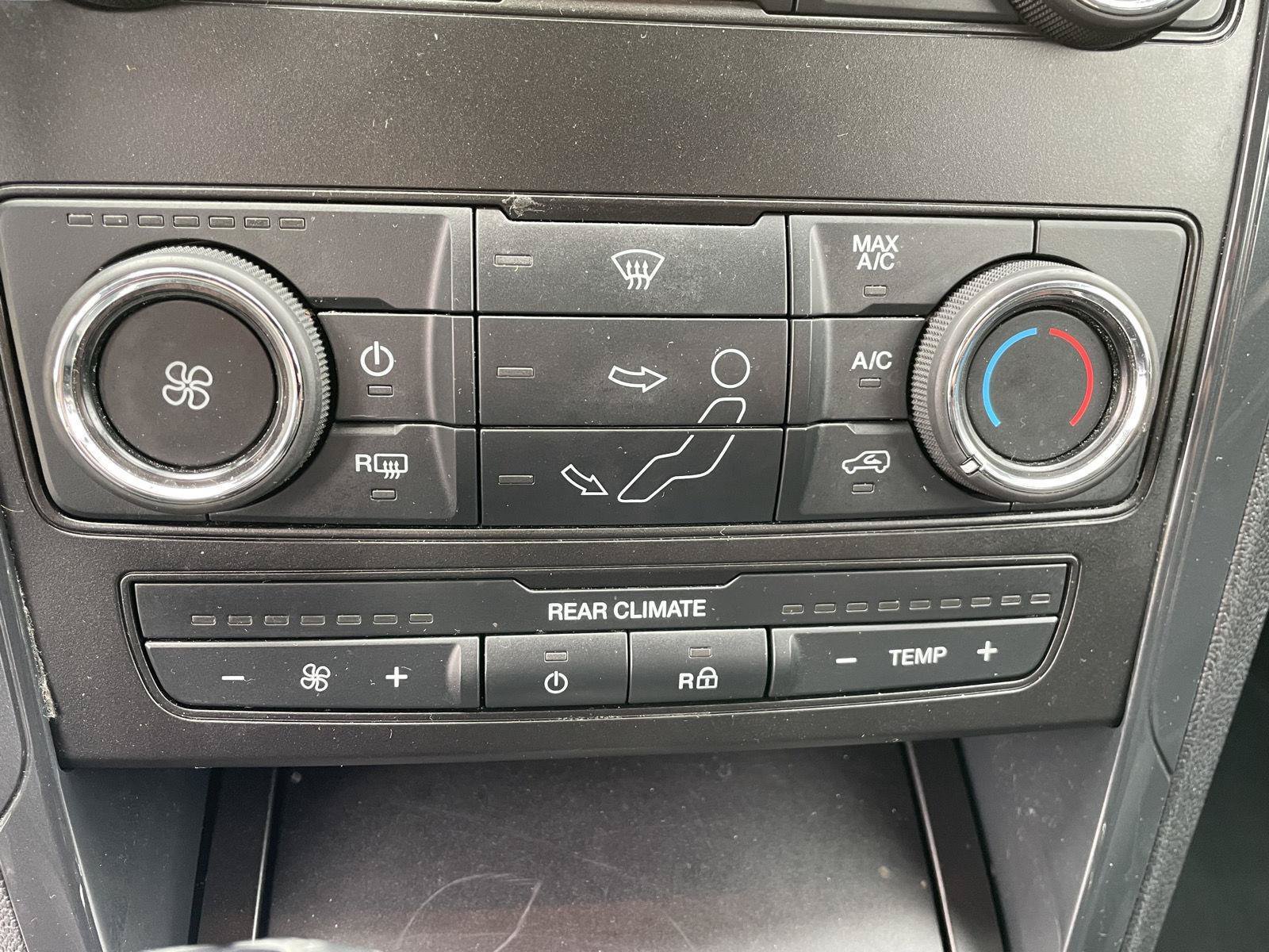 Certified 2018 Ford Explorer XLT FWD image 21