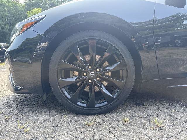 Used 2023 Nissan Maxima SR w/ Sport Mat Group FWD image 10