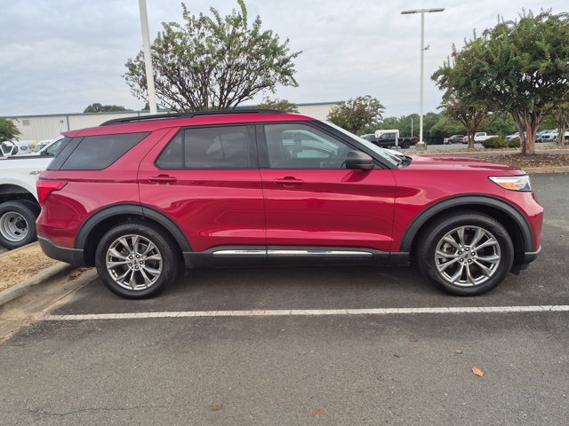 Certified 2022 Ford Explorer XLT w/ Equipment Group 202A RWD image 3