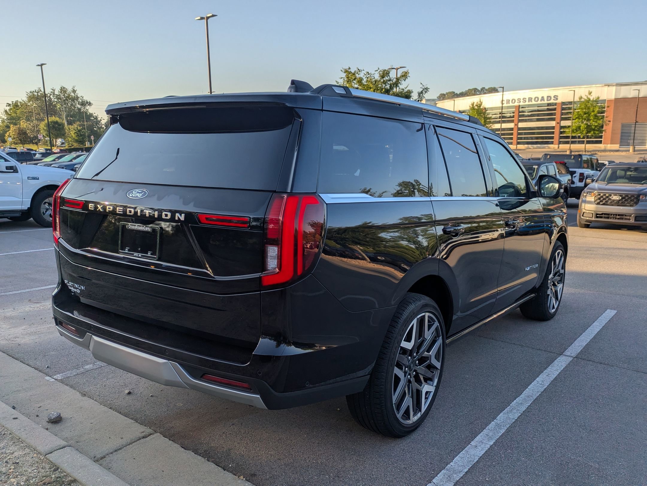 Certified 2025 Ford Expedition Platinum w/ Platinum Ultimate Package AWD/4WD image 4