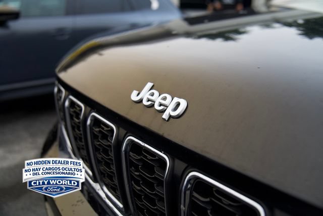 Used 2024 Jeep Grand Cherokee L Laredo RWD image 8