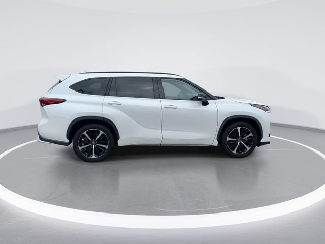 Used 2021 Toyota Highlander XSE FWD image 8