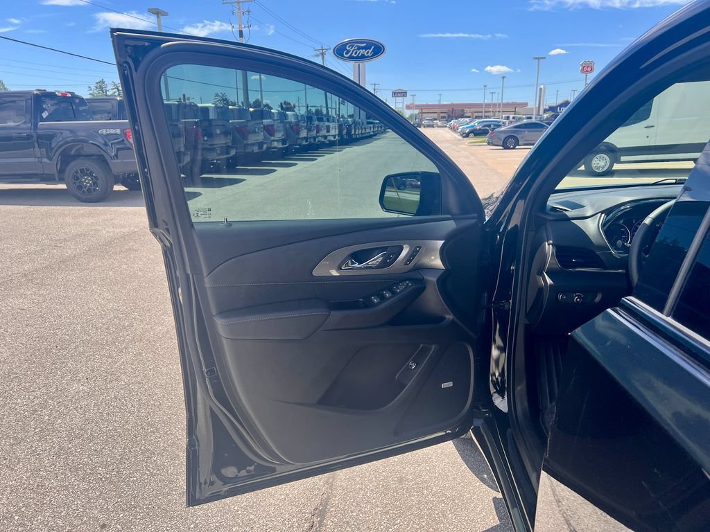 Used 2023 Chevrolet Traverse Premier w/ Redline Edition AWD/4WD image 11
