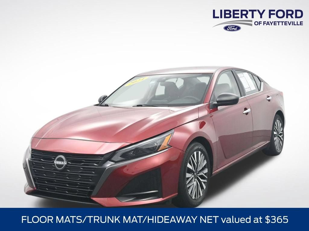 Used 2024 Nissan Altima 2.5 SV FWD image 1