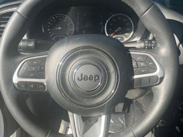 Used 2018 Jeep Renegade Latitude w/ Popular Equipment Group image 17