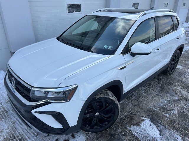 Used 2023 Volkswagen Taos SE w/ Panoramic Sunroof Package image 6